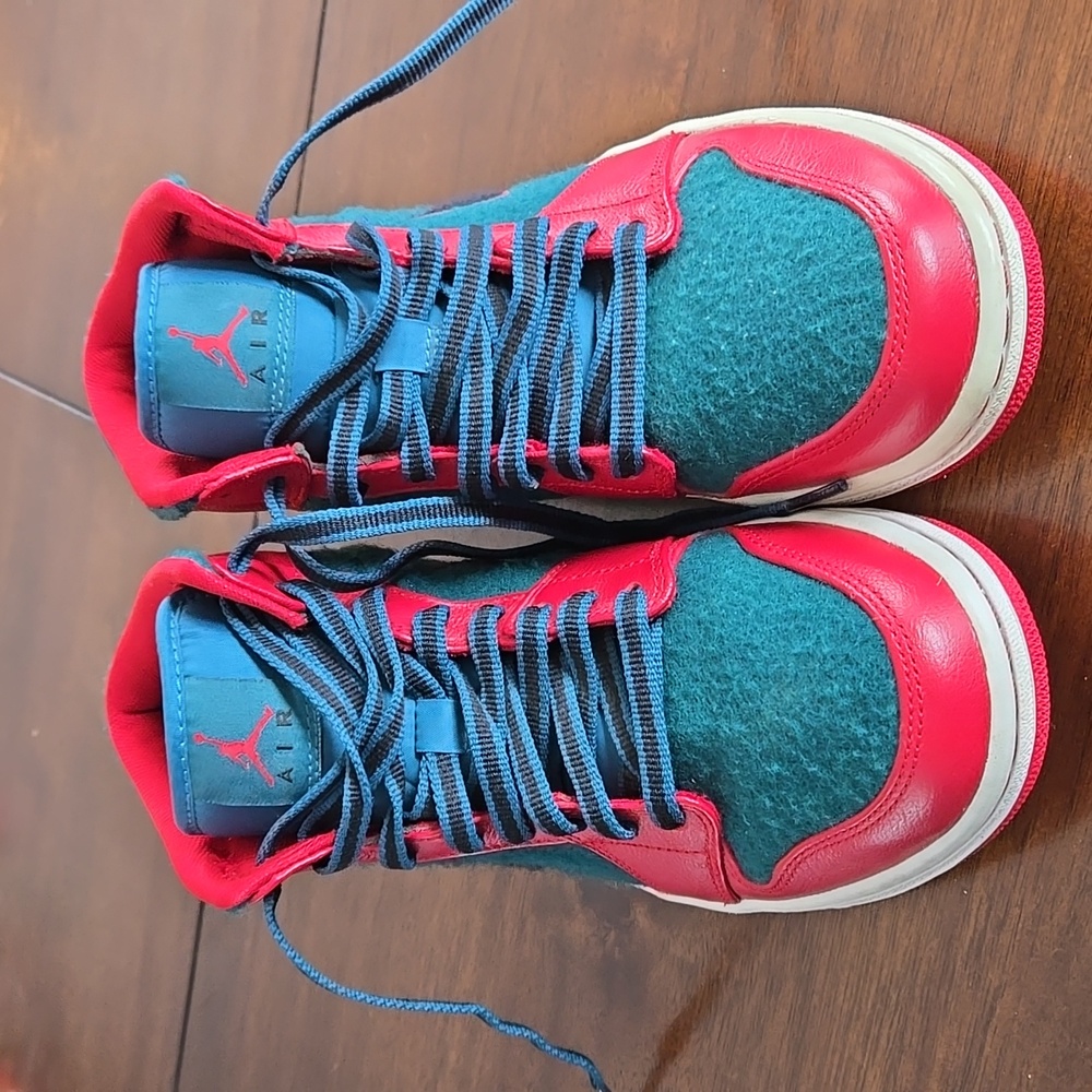 Jordan 1 Mid 'Gym Red Dark Sea'